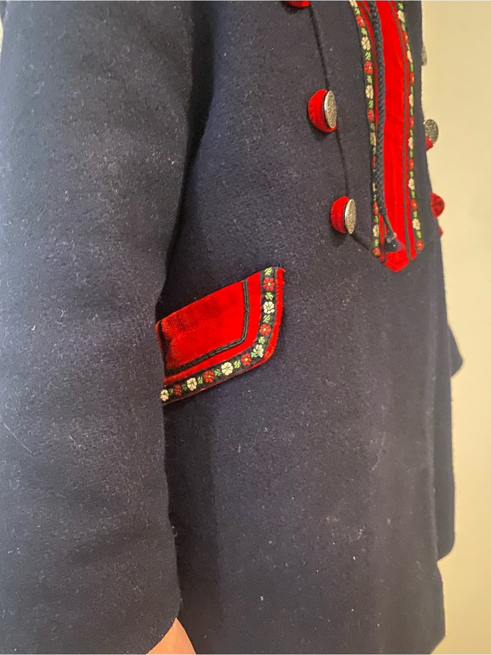 Wool winter coat - Picture 6 of 9